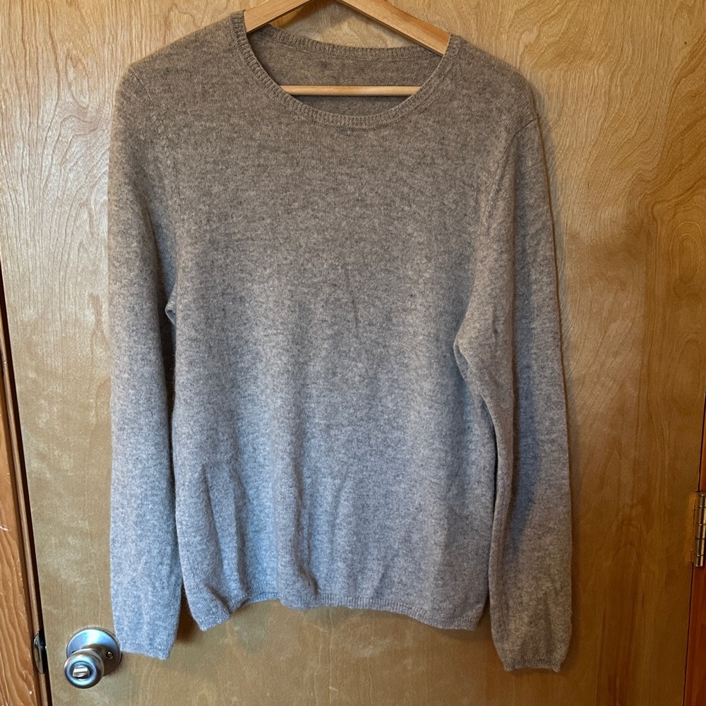 Women’s Lightweight Cashmere Gray Sweater